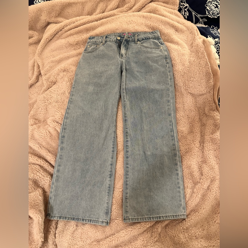 Edikted Light Wash Low Rise Jeans